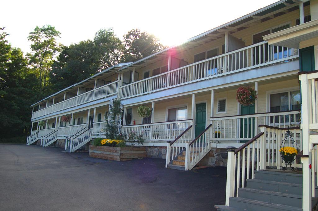 Inn On The Hill Lake George Exterior photo